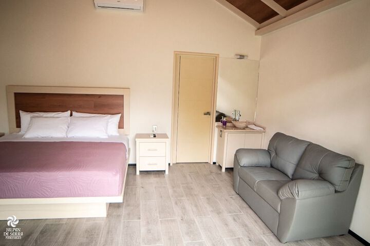 Room 4 of 10