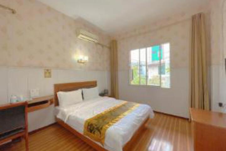 Room 6 of 8