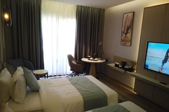 Room 5 of 14