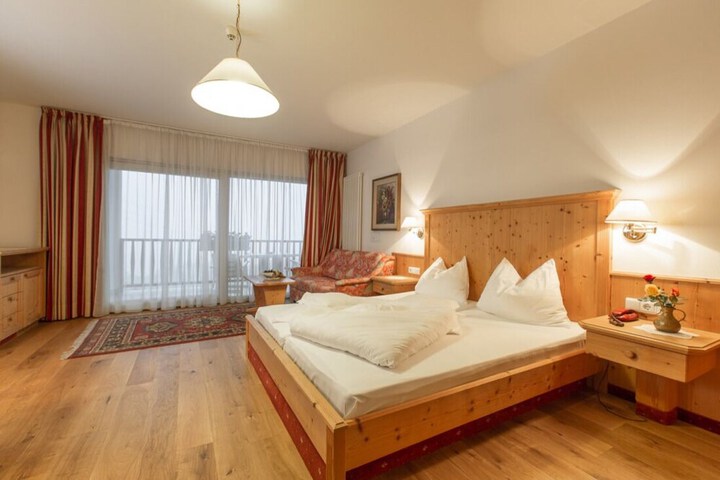 Room 8 of 38