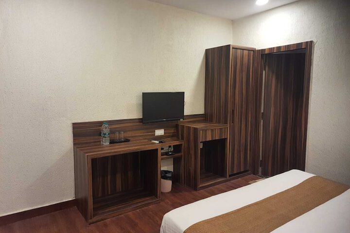 Room 8 of 78