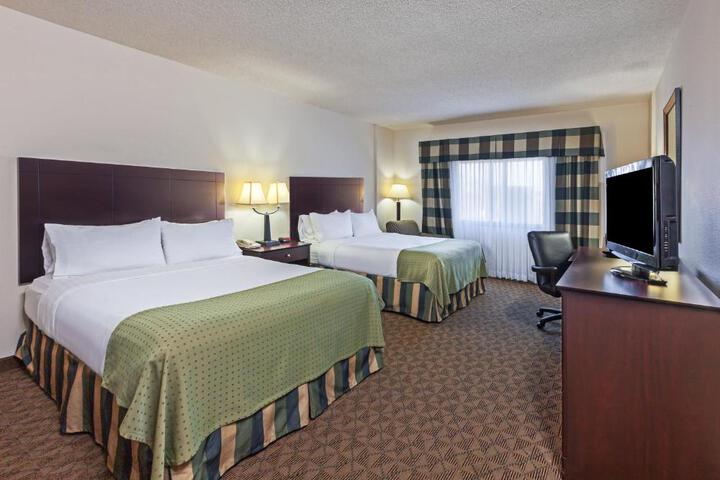 Standard Room, King or Two Doubles (2 of 2)