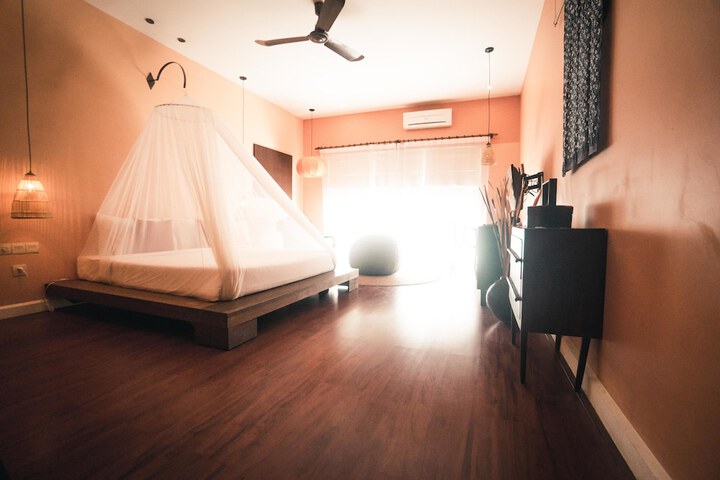 Room 28 of 129