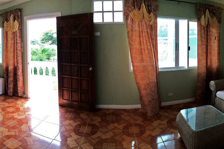 Room 8 of 33