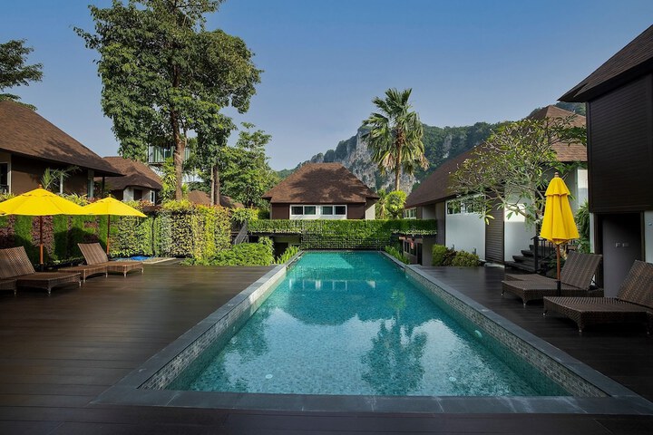 Pool Hotel