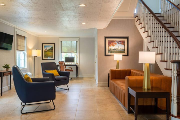 Entrance & Lobby
