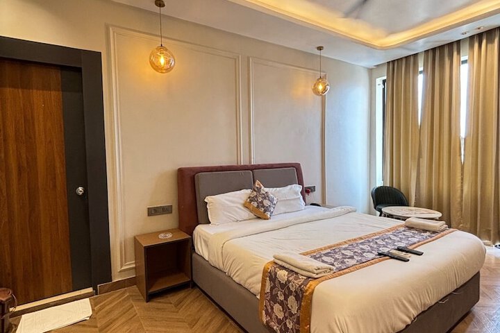 Room 8 of 38