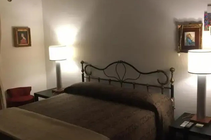 Room 3 of 20