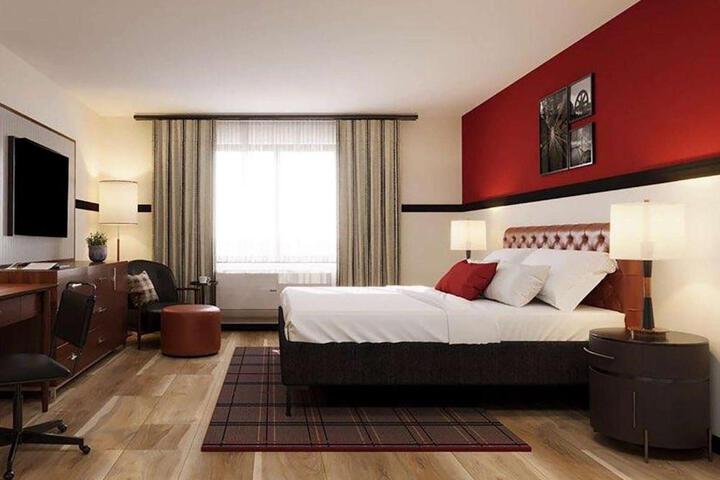 1 King Bed (3 of 5)