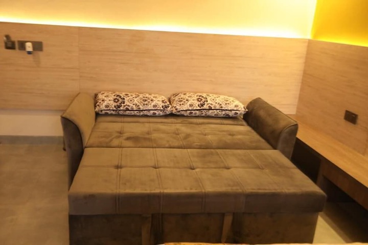 Room 6 of 19