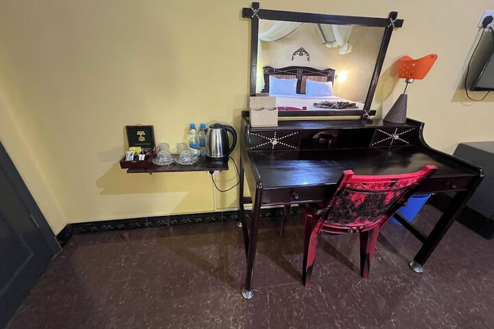 Room 11 of 40