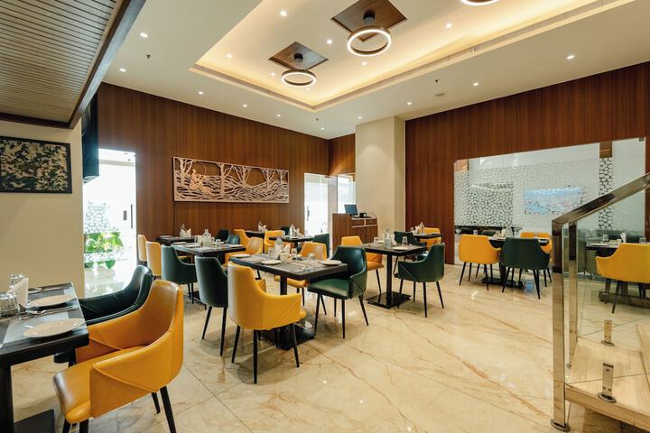 Dining 70 of 87