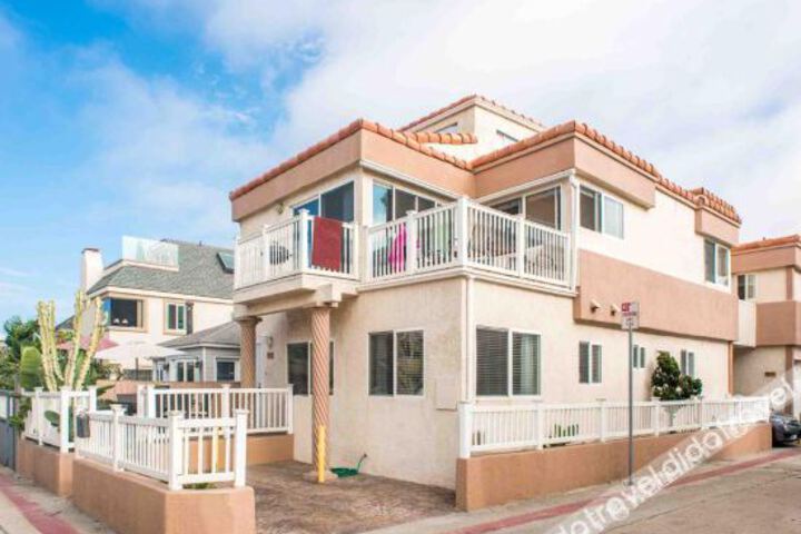 Exterior of Two Bath Home in Mission Beach