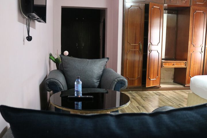 Room 7 of 27
