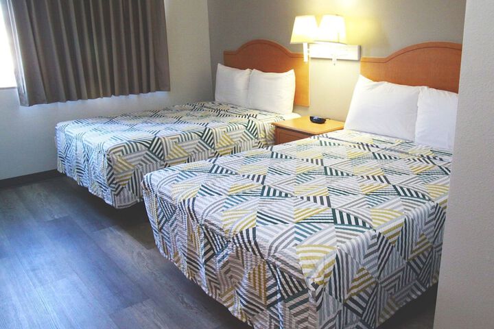 Room 9 of 39