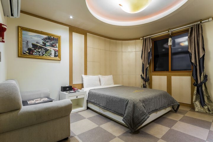 Room 16 of 31
