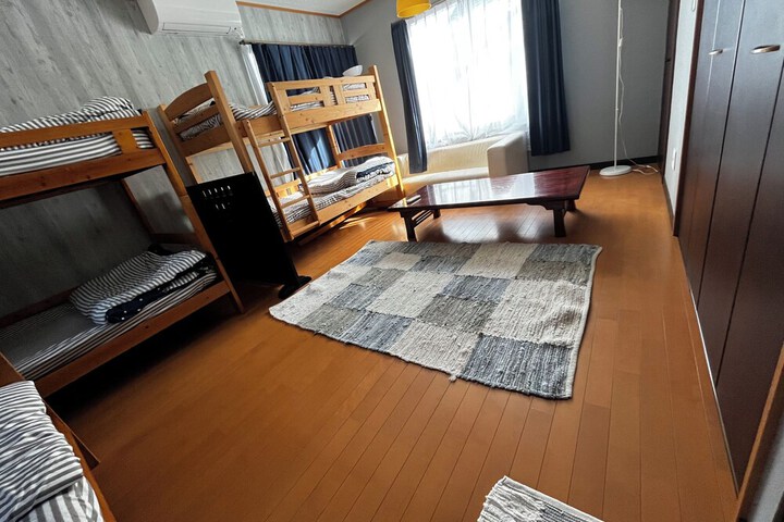 Room 44 of 172