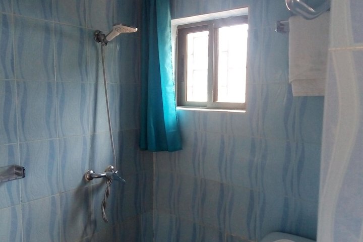 Room 9 of 16