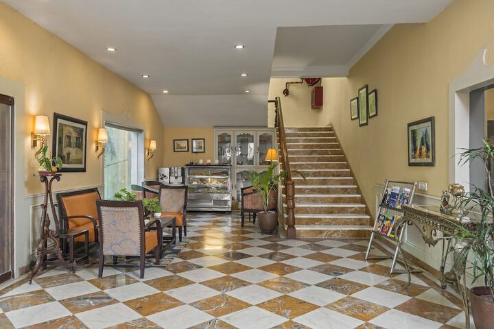 Entrance & Lobby