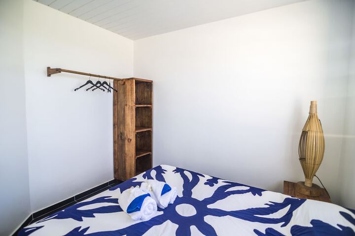 Room 3 of 32