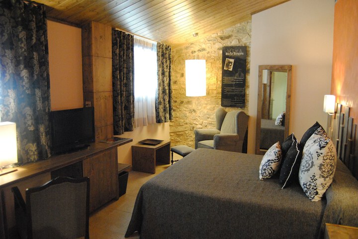 Room 4 of 76