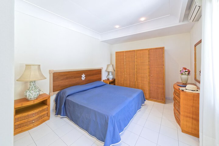 Room 4 of 76