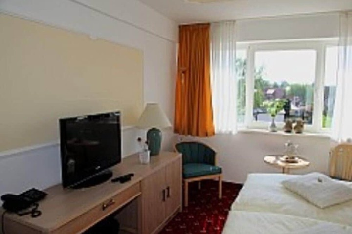 Room 16 of 33