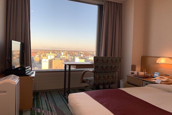 Room 5 of 104
