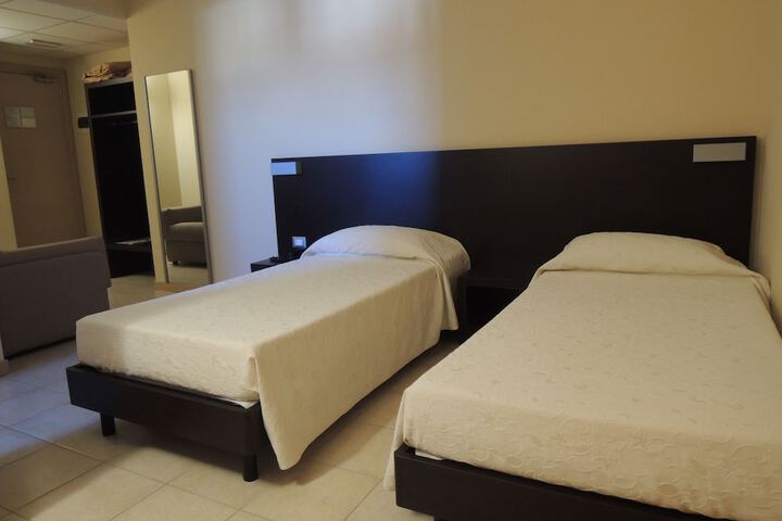 Room 4 of 22