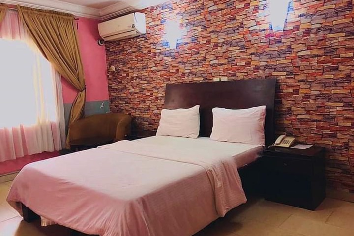 Room 5 of 27