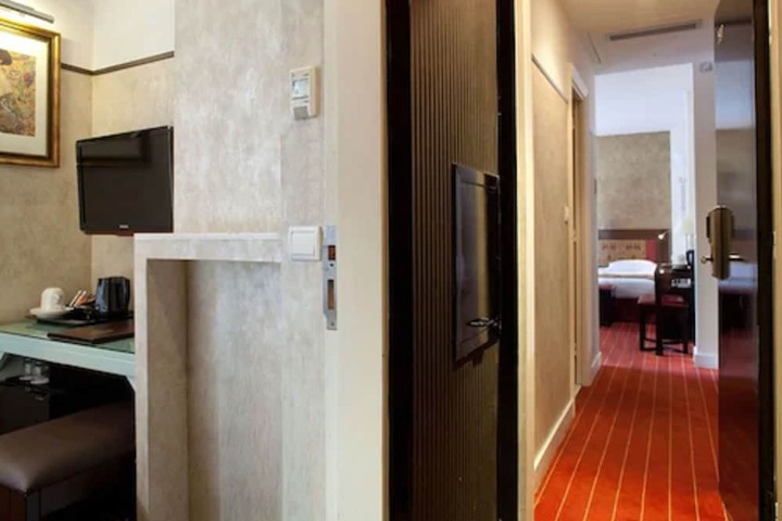 Room 14 of 33
