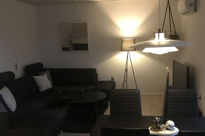 Room 6 of 16