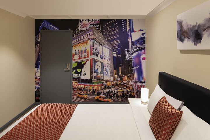 Room 13 of 38