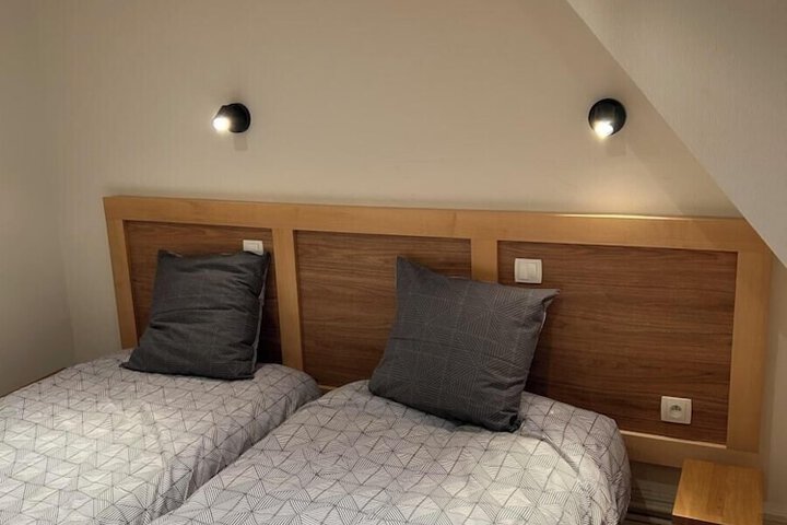 Room 8 of 27