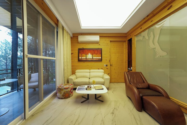 Room 106 of 297
