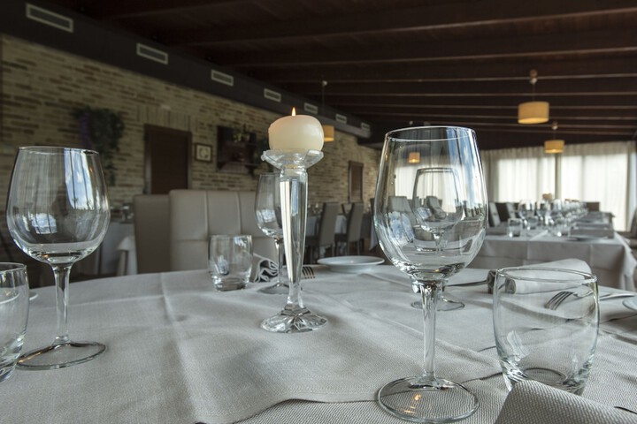Dining 74 of 95