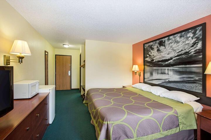 1 King Bed (7 of 16)