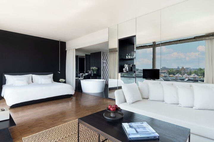 Room 11 of 76
