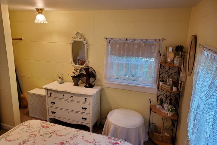 Room 11 of 40