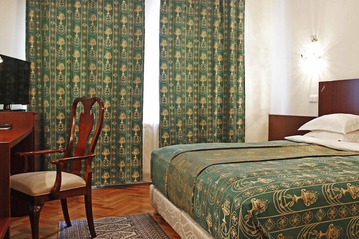 Room 10 of 49