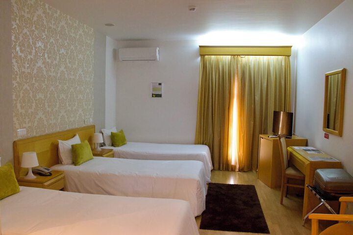 Room 10 of 34
