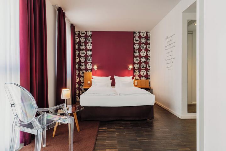 Room 10 of 47