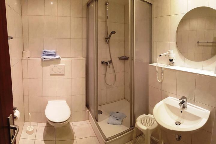 Room 14 of 28