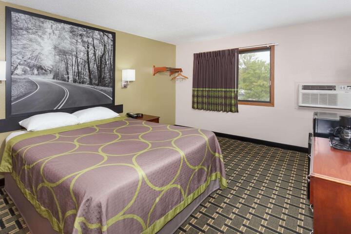 2 Queen Beds First Floor (3 of 17)