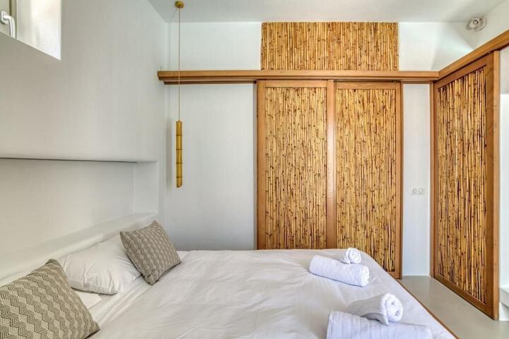 Room 2 of 64