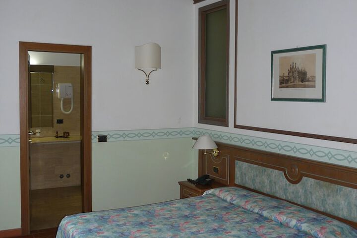 Room 5 of 28
