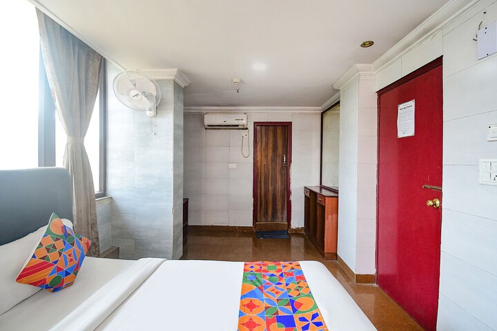 Room 16 of 38