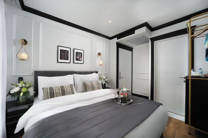 Room 9 of 43