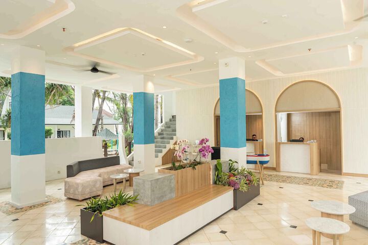 Entrance & Lobby