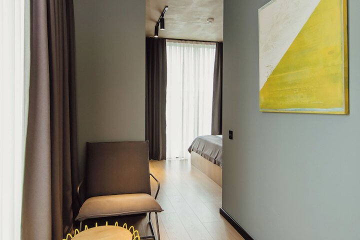 Room 5 of 32